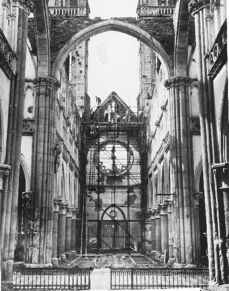 Eglise après bombardement